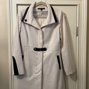 Via Spiga Off White With Faux Black Leather Trim Walker Coat Size 6